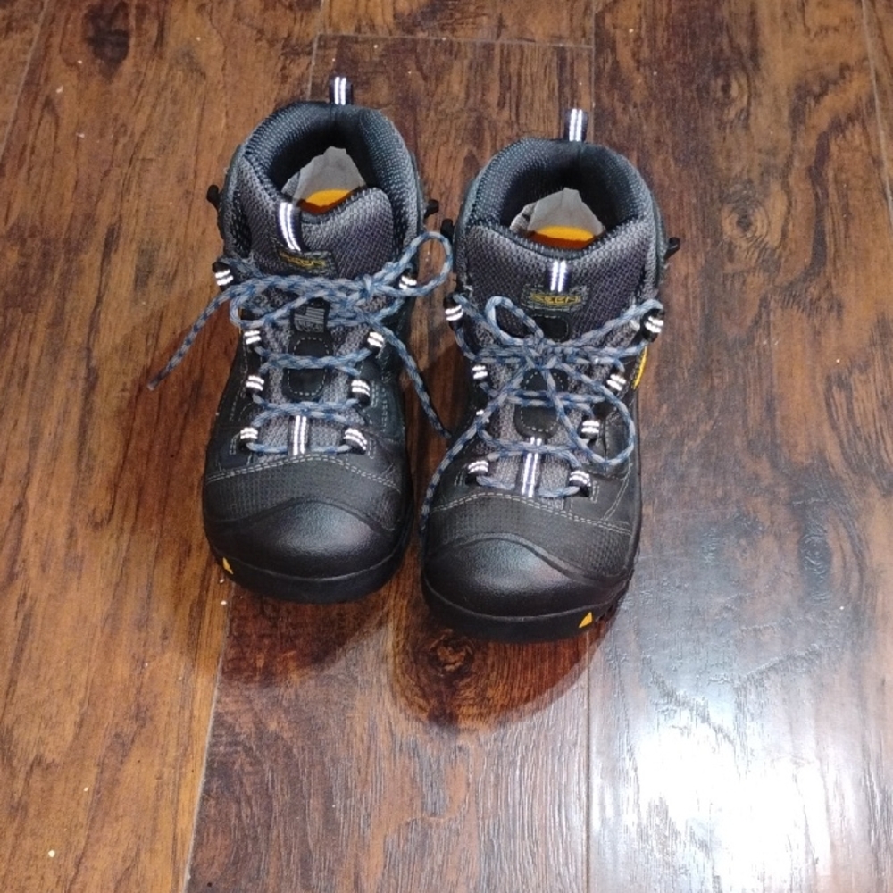 KEEN Kids Black and Gray Outdoor Ankle Boots